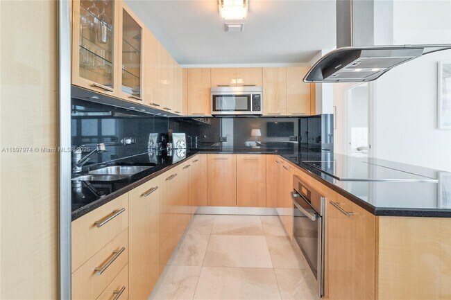 Building Photo - 6899 Collins Ave