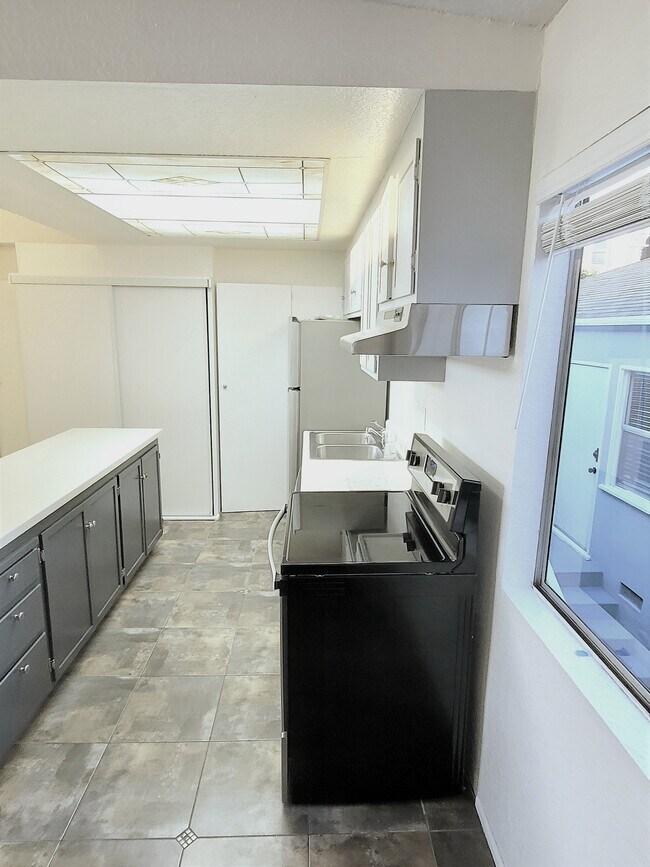 Kitchen - 3962 Haines St