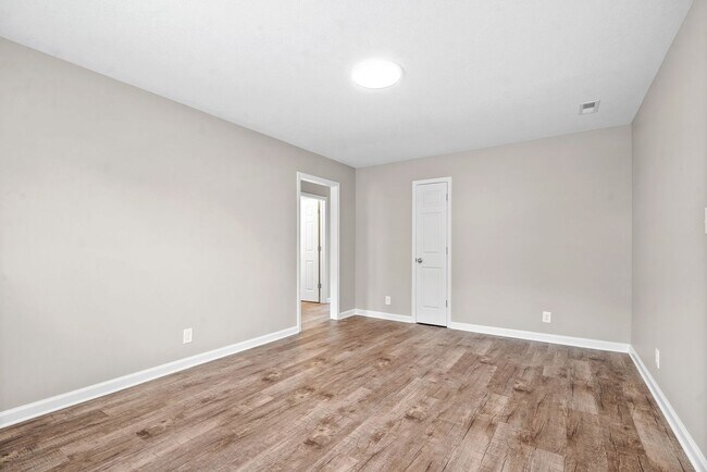 Building Photo - 147 Darlene Dr