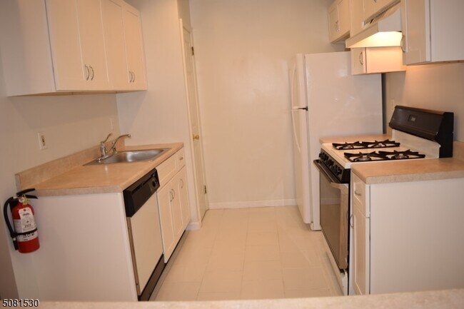 Building Photo - 177 Riveredge Dr