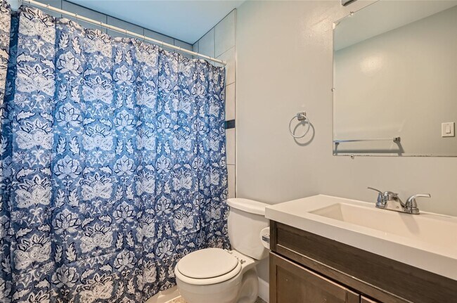 Building Photo - Great location! Updated 3Bed/2Bath Ranch with full basement, wood floors, and large fenced-in-yard!