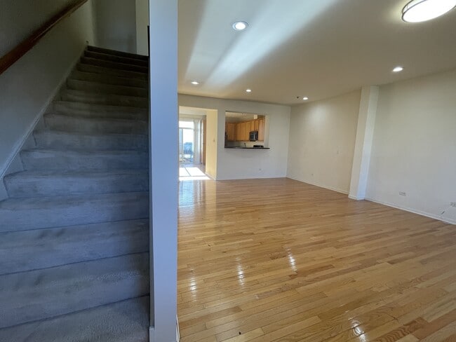 Building Photo - 4702 N Lamon Ave