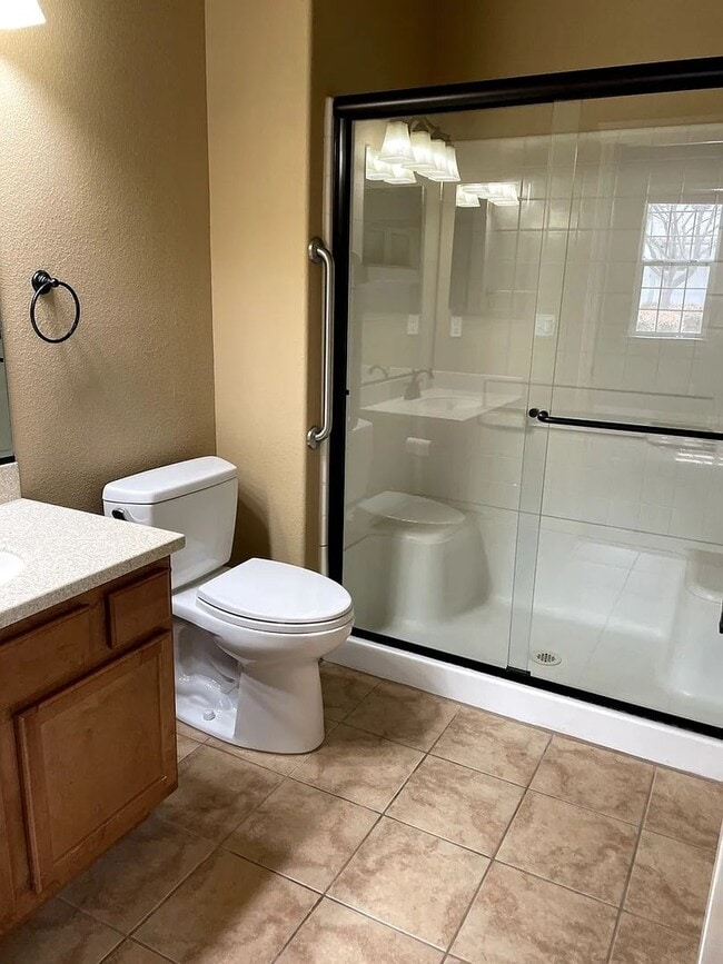 Building Photo - MOVE IN SPECIAL $500 OFF FIRST MONTHS RENT in this 55+ Community!!