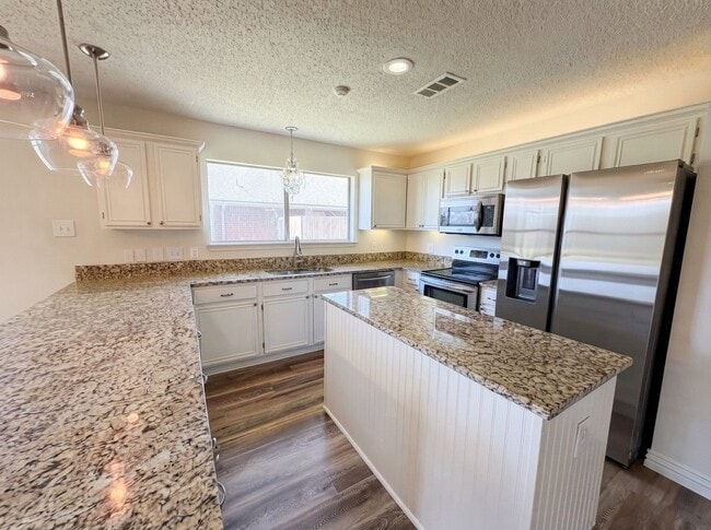 Building Photo - 1601 Kennedy Dr