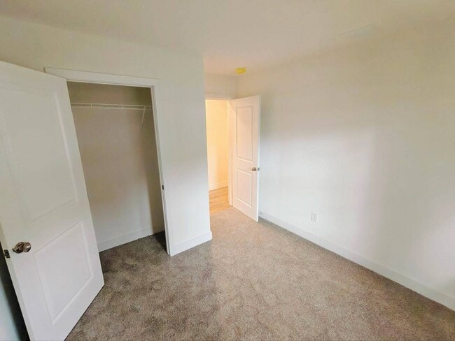 Building Photo - 824 S 1st St