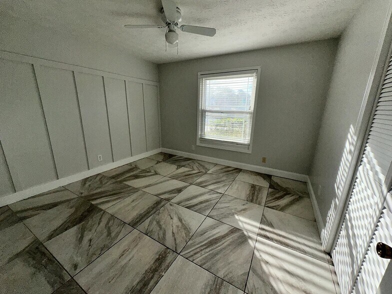 Building Photo - 3135 Sabal Palm Dr