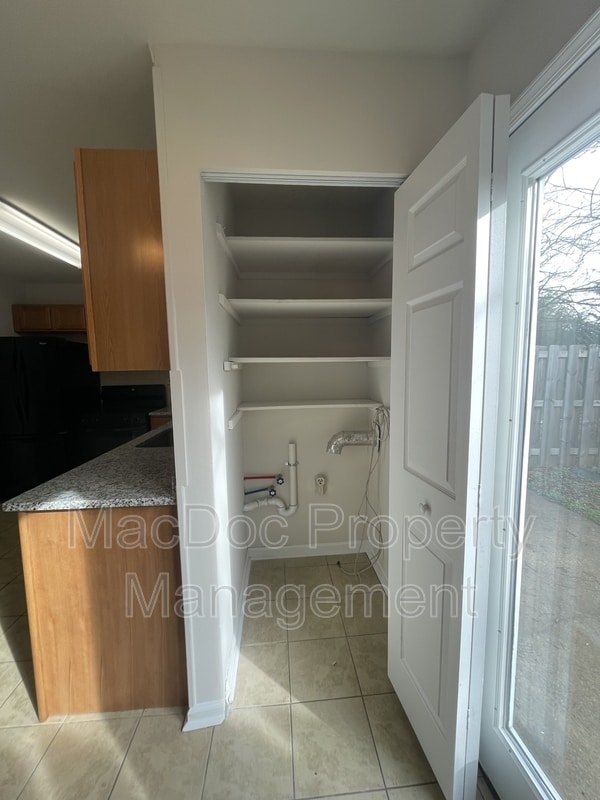 Building Photo - 128 Hickok Cir