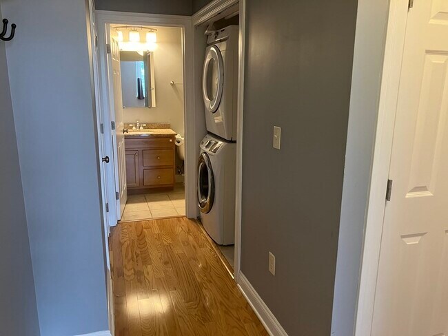 Building Photo - 215 Harvard St