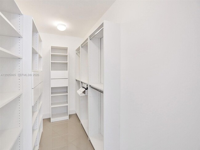 Building Photo - 15901 Collins Ave