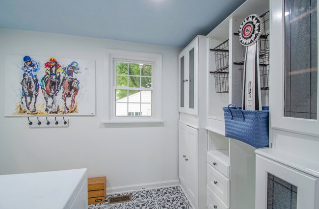 Building Photo - 385 Sherman Ave