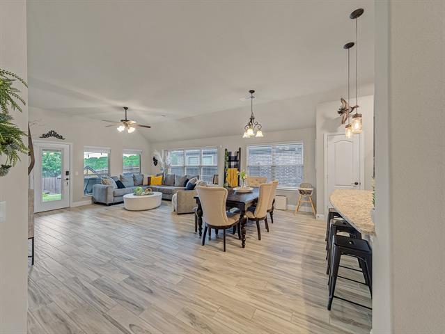 Building Photo - 1604 De Berry Ln