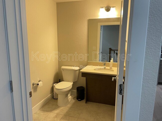 Building Photo - 9675 E Idaho Pl