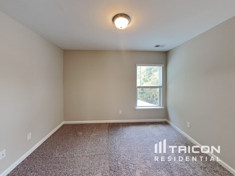 Building Photo - 314 Forest Green Dr