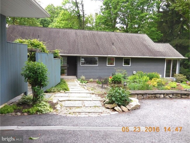 Building Photo - 8 Azalea Ln