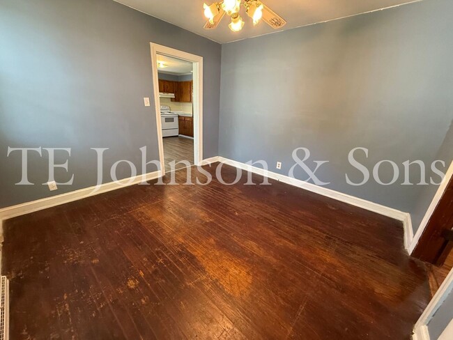 Building Photo - One Bedroom Bungalow