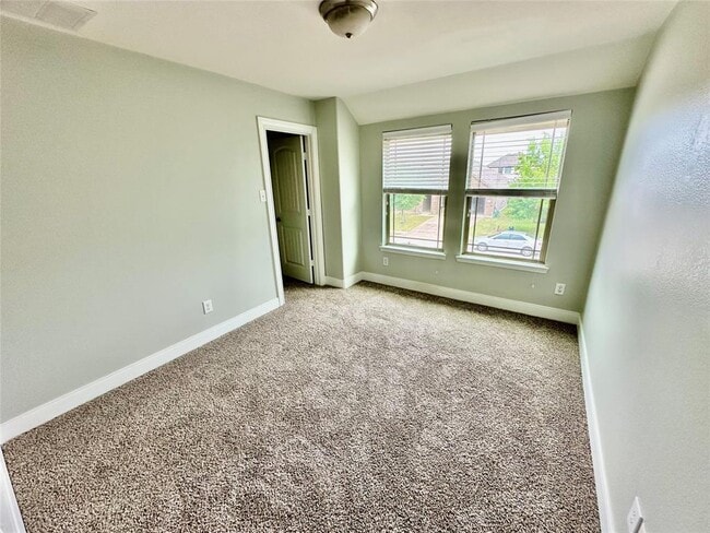 Building Photo - 5849 Sardinia Dr