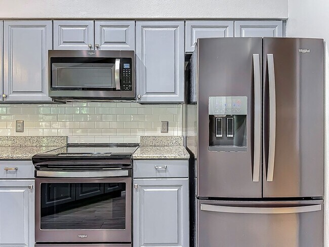 Building Photo - Discover your peaceful retreat in Wekiwa Woods!