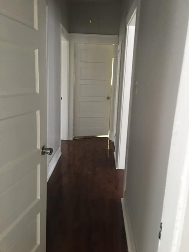 Building Photo - Charming 2 Bed, 1 Bath Home with Spacious ...