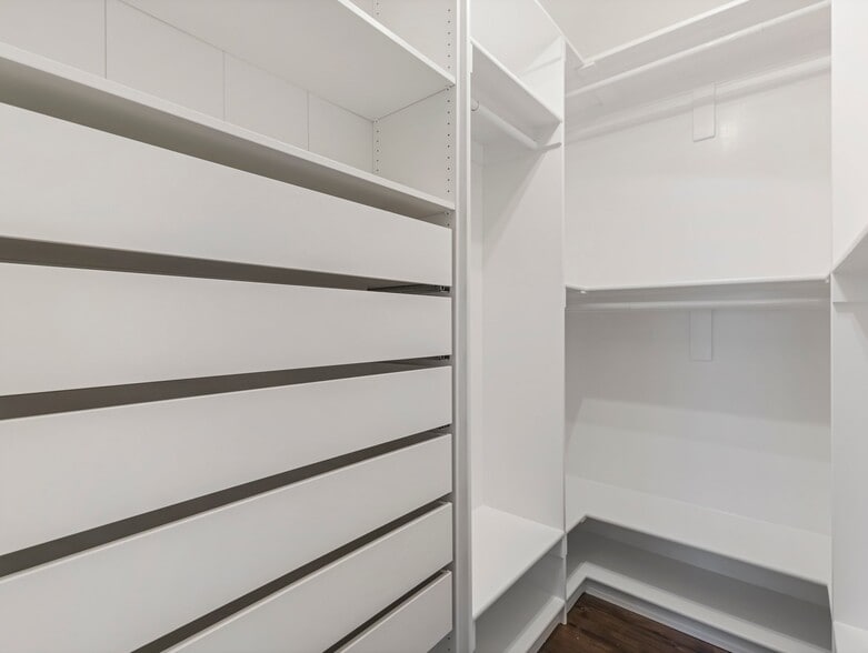 Building Photo - 1565 Hadleys View Dr