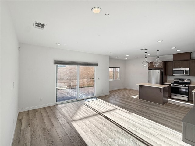 Building Photo - 15375 Lotus Cir