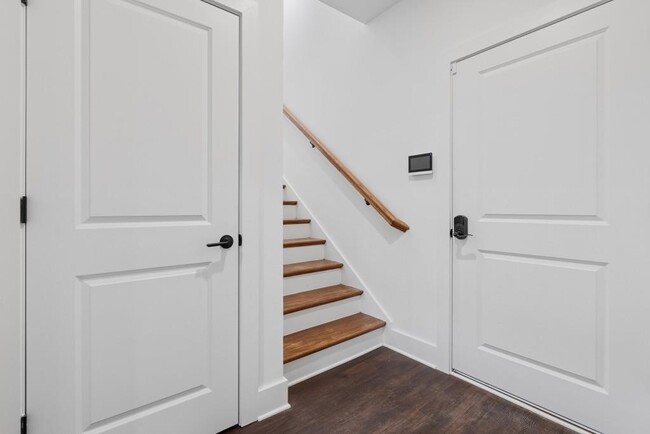 Building Photo - 161 Brush Creek Ct
