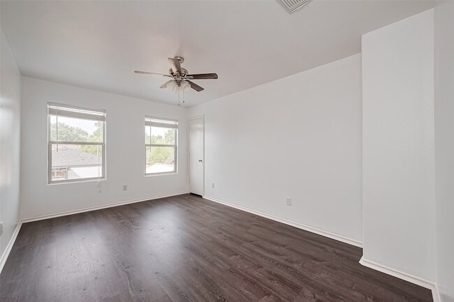 Building Photo - 508 Birch Cluster Ct