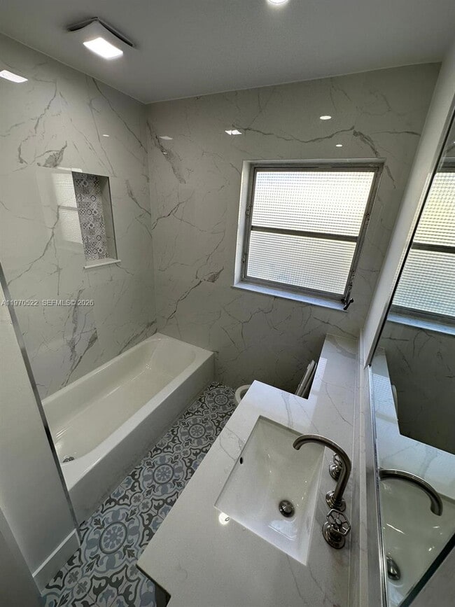 Building Photo - 34 SE 3rd Terrace