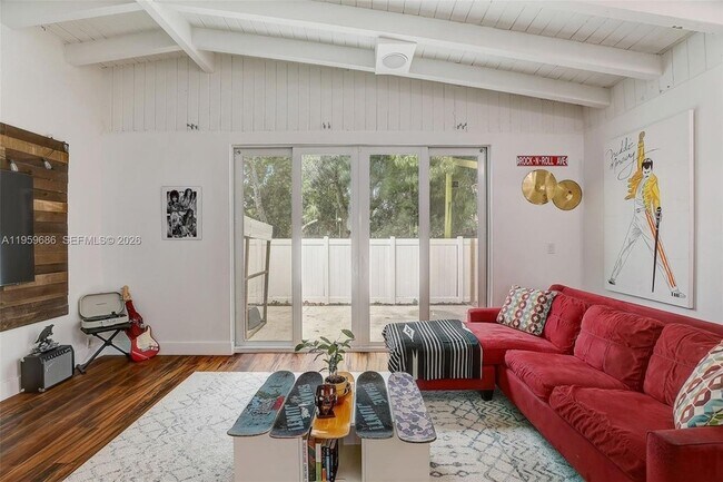 Building Photo - 14530 Garden Dr