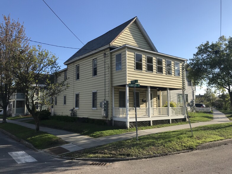 Building Photo - 127 Manhattan Dr