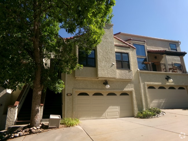 Building Photo - 1530 S Quebec Way