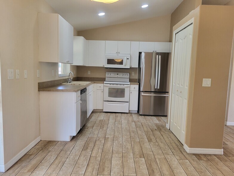 Building Photo - 1883 Yankee Ter