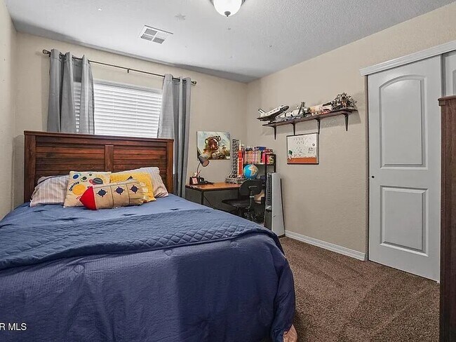 Building Photo - 5525 Valley Cedar Dr