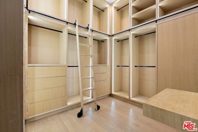 Building Photo - 4803 Lemona Ave