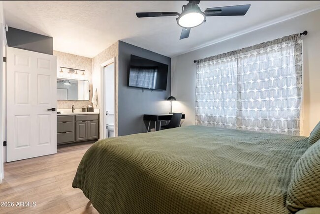 Building Photo - 2506 E Aster Dr