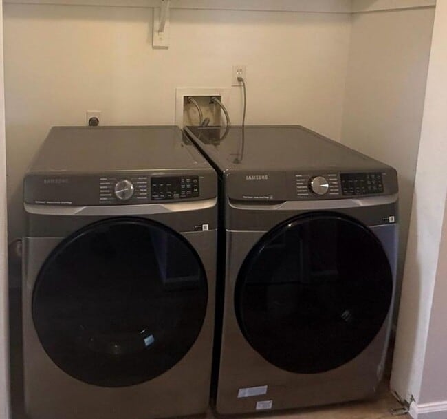 Building Photo - BeautifullyTownhome in Sought-After Indian Lakes * Ask Abut Our Zero Deposit*