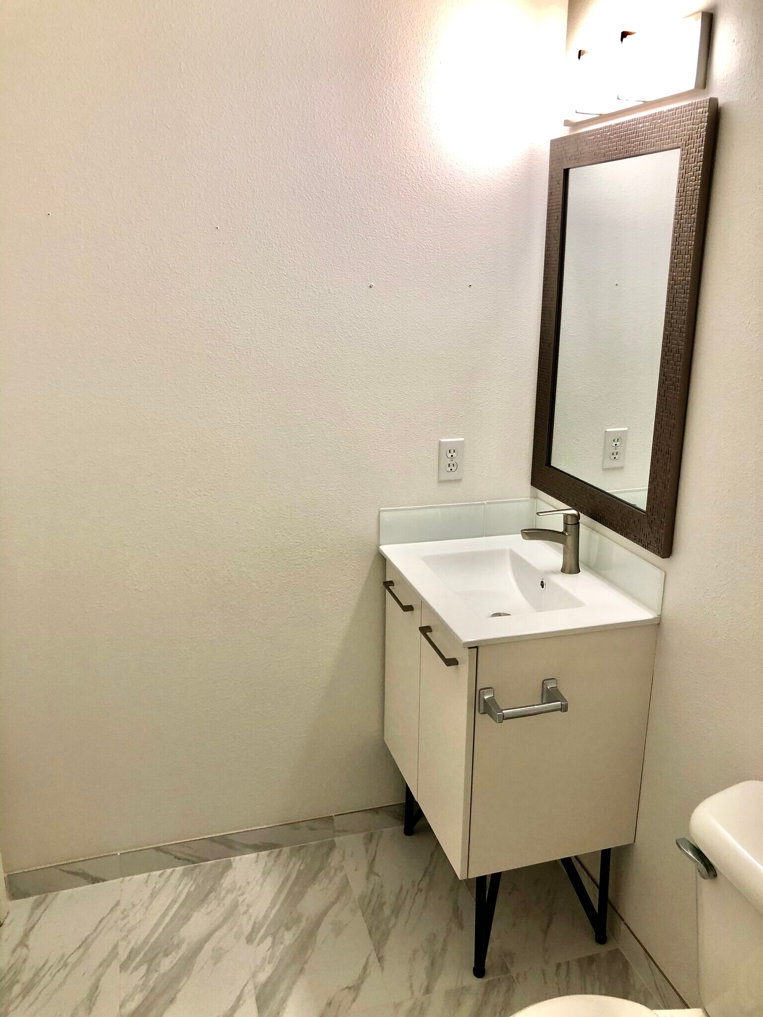 Upstairs - upgraded full bath - 1552 SE Ripplewood Ave