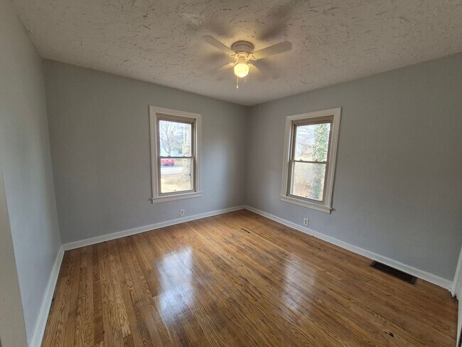 Building Photo - Charming 2-bedroom home!