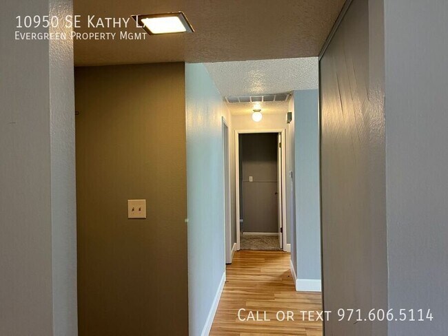 Building Photo - 10950 SE Kathy Ln
