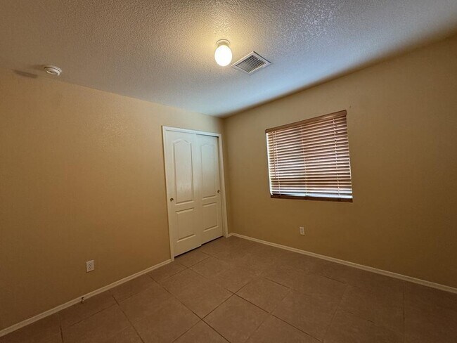 Building Photo - 1113 San Jacinto Dr