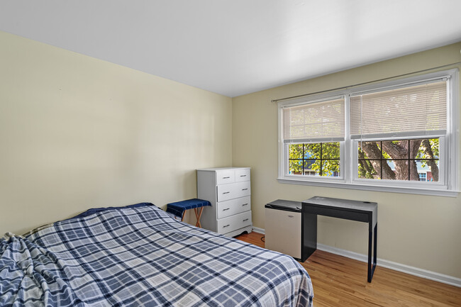 Building Photo - 324 Mimosa Ave
