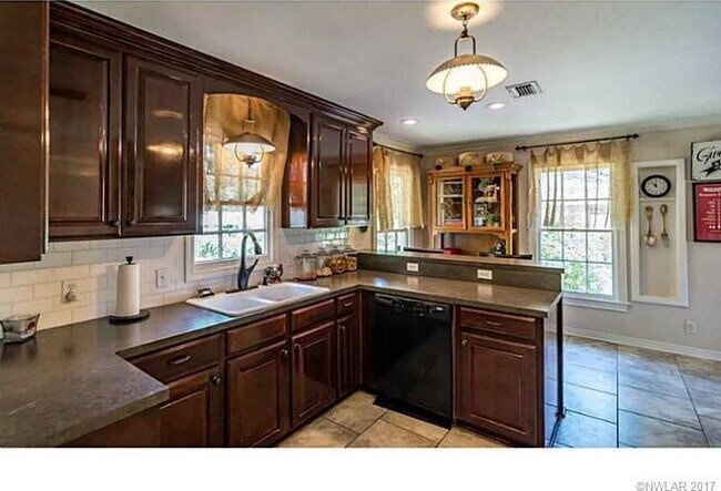 Building Photo - 3624 Gilbert Dr