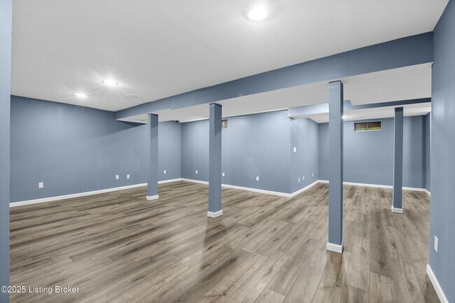 Building Photo - 11001 Bay Run Dr