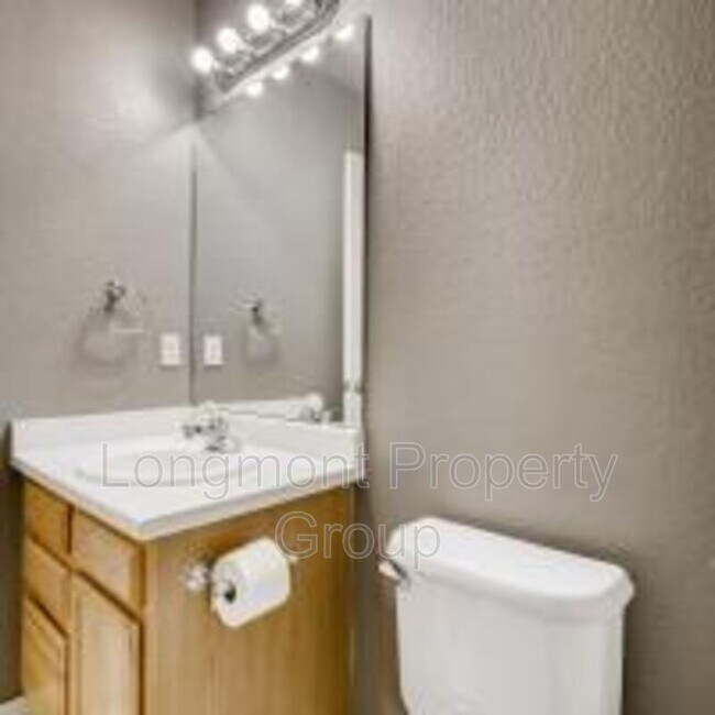 Building Photo - 713 Pendleton Ave