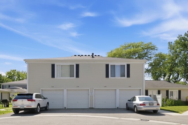 Building Photo - 1180 Cove Dr