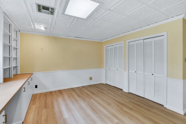 Building Photo - 9006 Balcones Club Dr