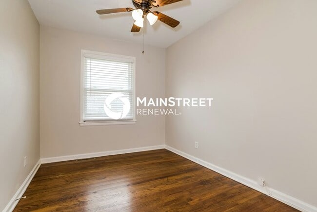 Building Photo - 3 Bedroom Pet-Friendly Home in KANSAS CITY, MO with Main Street Renewal