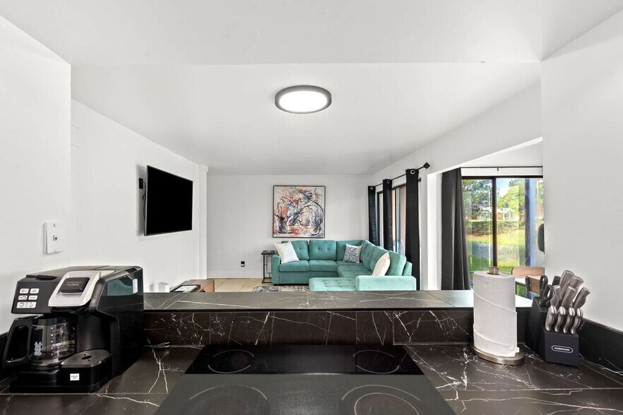 Building Photo - 4000 Gulf Terrace Dr