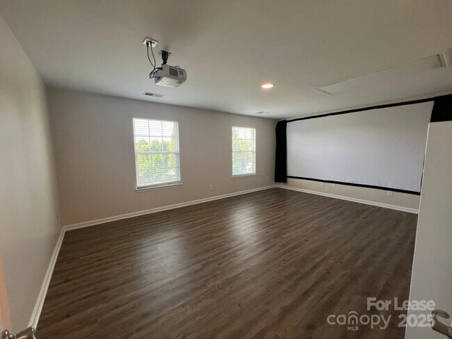 Building Photo - 207 Elba Dr