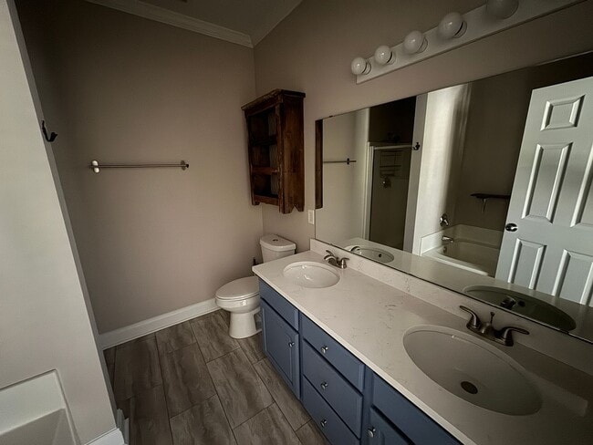 Building Photo - Beautiful 2 bed 2 bath Condo - In Great Lo...