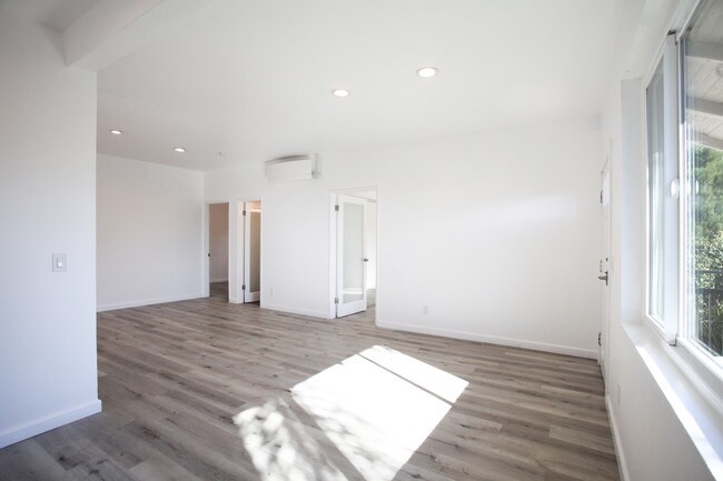 Building Photo - 403 Brooks Ave